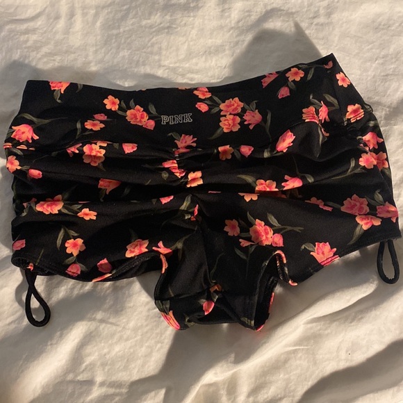 Cute pink flower bikini - Picture 4 of 4